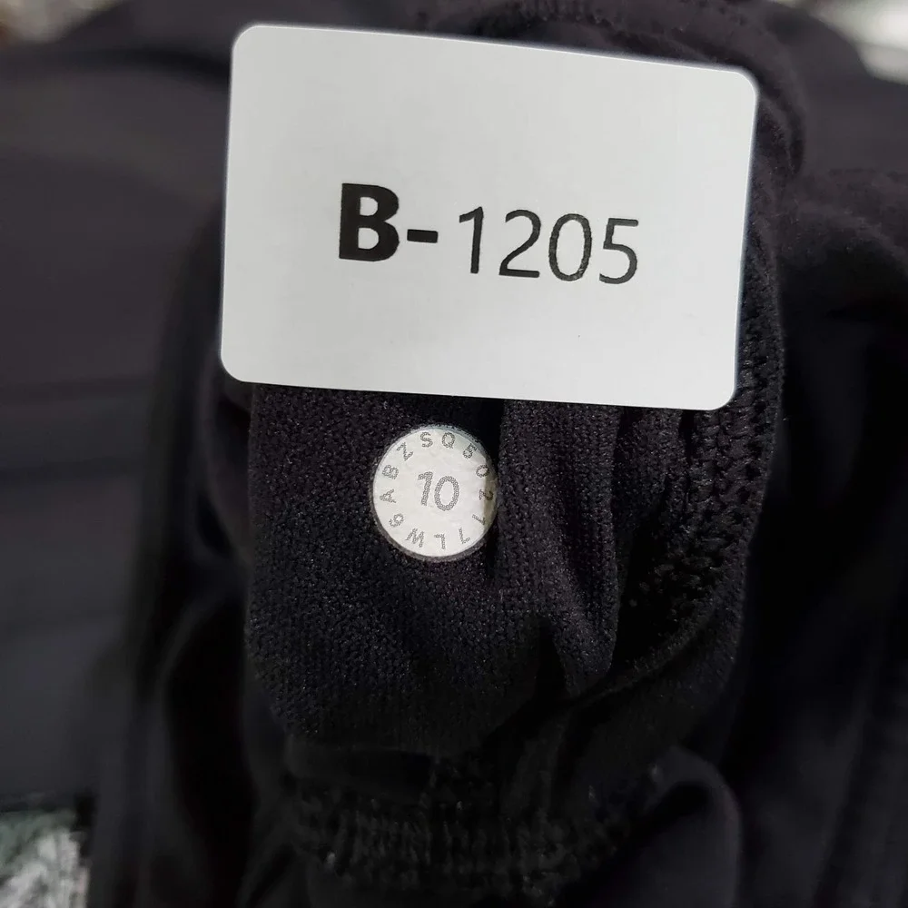 Lululemon Women Activewear Pants 10 Black Reveal Crop Legging Mesh‎ Yoga